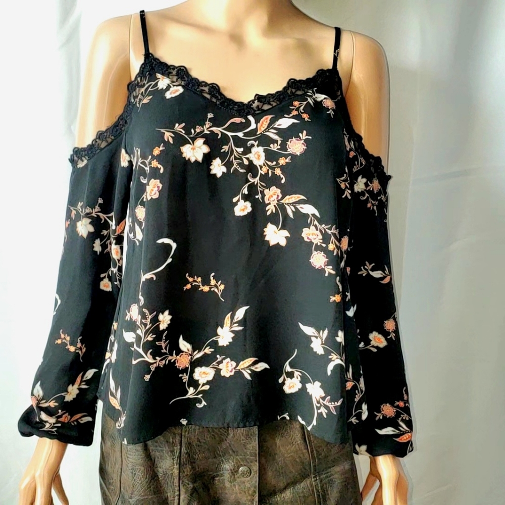 NWOT CUPCAKES & CASHMERE Floral Cold-shoulder Top In Black XS